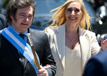 Javier Milei viaja a España mientras su hermana Karina visita la cárcel de Devoto