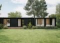 Casas por delivery: cómo son las viviendas modulares que se fabrican en Buenos Aires y se trasladan en camión