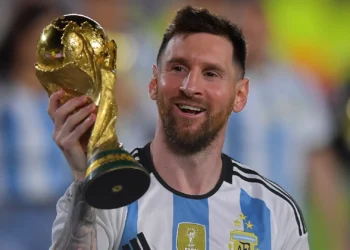 El inesperado gesto de Messi con los fanáticos durante su visita a España